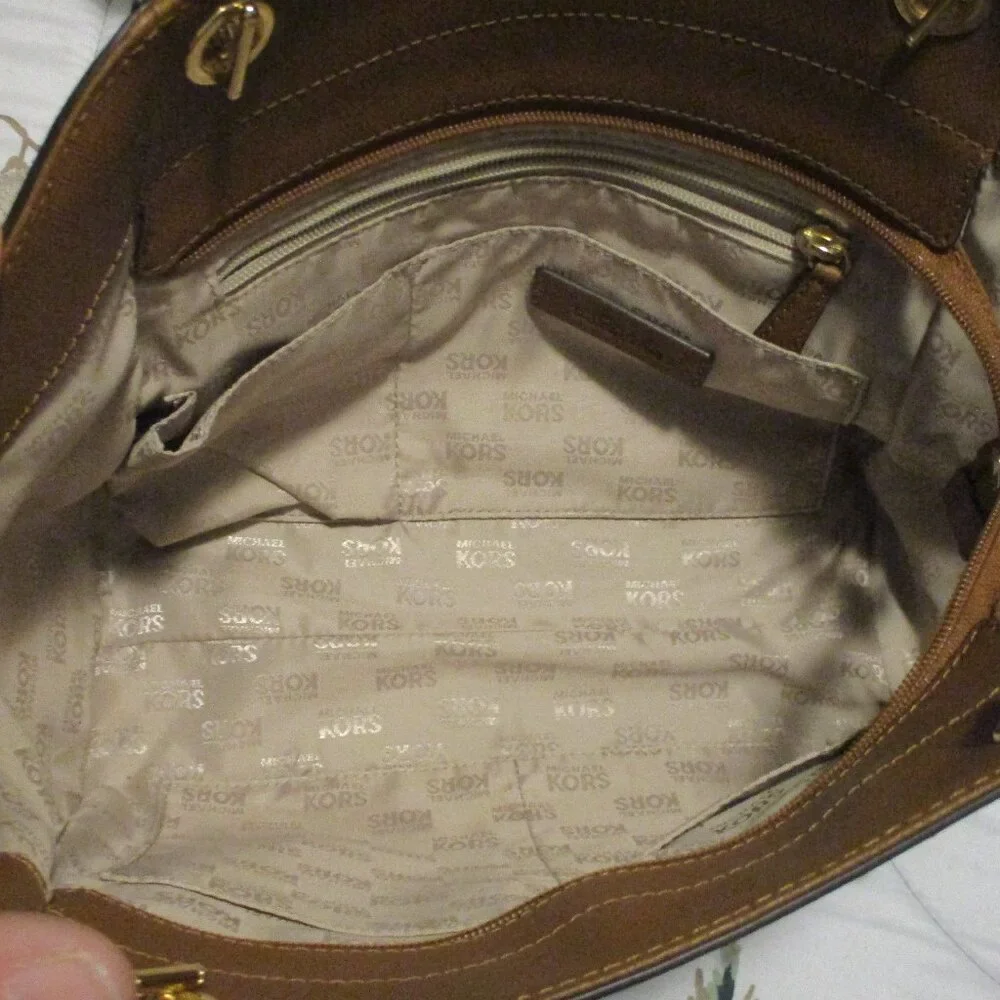 Like New Michael kors large shoulder purse jet set - Picture 11 of 14